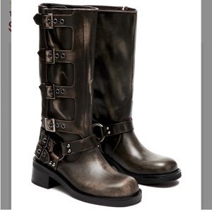 Brand new Steve Madden 
Size 9 motorcycle boots brown distressed